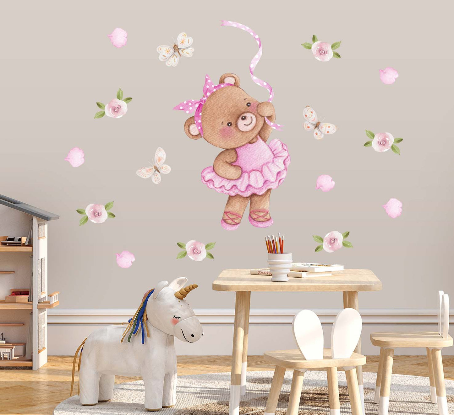 Teddy bear. Girl's room wall stickers. Roses and butterflies.